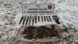 Hakkari'de terör örgütü PKK'ya ait patlayıcı, silah ve mühimmat ele geçirildi
