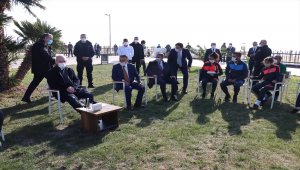İçişleri Bakanı Soylu, kamp yapan kadın futbol takımı oyuncularıyla bir araya geldi