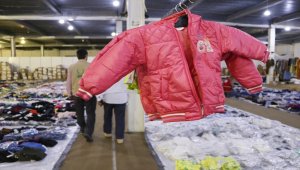 İHH Libya'da yerinden edilmiş ailelere giyim yardımı için "Hayır Çarşısı" açtı
