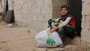İHH tarafından Afrin'deki yetimlere gıda kolisi dağıtıldı