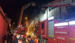 İnegöl'de mobilya fabrikasında yangın çıktı