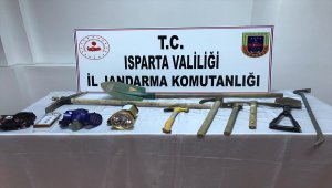 Isparta'da antik kentte kaçak kazı yapan 7 kişi yakalandı