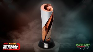 İstanbul'a özel hazırlanan Formula 1 kupası sahibini bekliyor