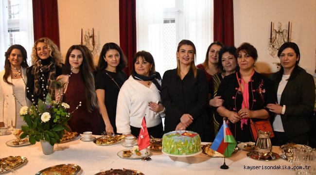 İsveç'te Türk ve Azerbaycan Türk'ü kadınlardan "Dağlık Karabağ" dayanışması