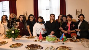 İsveç'te Türk ve Azerbaycan Türk'ü kadınlardan "Dağlık Karabağ" dayanışması