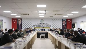 İzmir'de Bakan Kurum başkanlığında deprem değerlendirme ve koordinasyon toplantısı yapıldı
