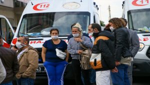 İzmir'de depremde hasar gören evlerde tahliyeler sürüyor