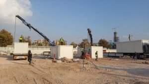 İzmir'de geçici barınma merkezine ilk konteynerler geldi