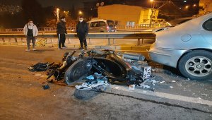 İzmir'de otomobile arkadan çarpan motosikletin sürücüsü yaşamını yitirdi