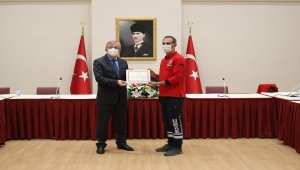İzmir'deki depremde görevli Kocaeli sağlık ekibine teşekkür belgesi verildi
