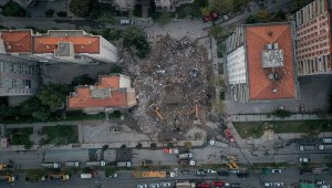 İzmir'deki depremde iki katı çöken Yılmaz Erbek Apartmanı'nda yıkım çalışmaları tamamlandı