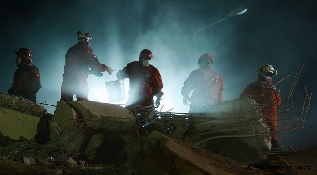 İzmir Depreminde Can Kaybı 83 Yaralı Sayısı 962 Oldu