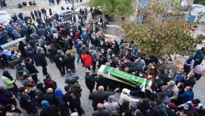 İzmir depreminde hayatını kaybeden Arda Baran Demir, Tunceli'de son yolculuğuna uğurlandı