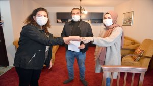 İzmirli hayırsever, anneannesinden kalan evi depremzede çifte açtı