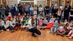Kanseri 4 kez yenen oyuncu, lösemili çocukların hayatına dokunuyor