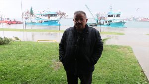 Karadeniz'de balıkçılar hamsi ve çaça avı için deniz suyunun soğumasını bekliyor