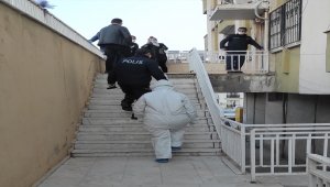 Karantinada olan Azerbaycanlı kadın evinde ölü bulundu