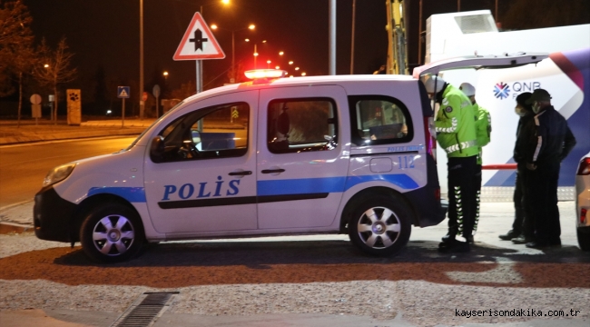 Kayseri'de ehliyetsiz sürücü sokağa çıkma kısıtlaması denetimine takıldı