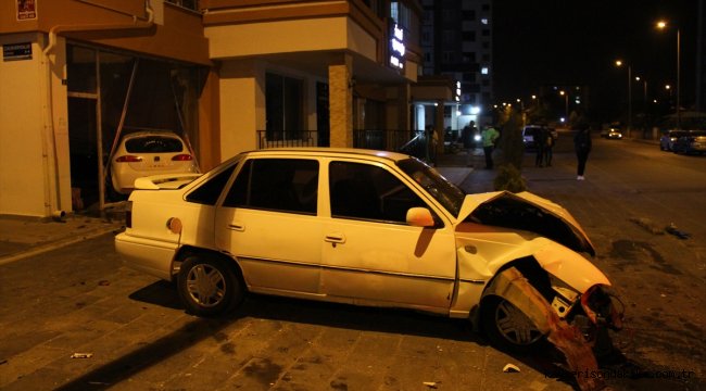 Kayseri'de iki otomobil çarpıştı: 6 yaralı 