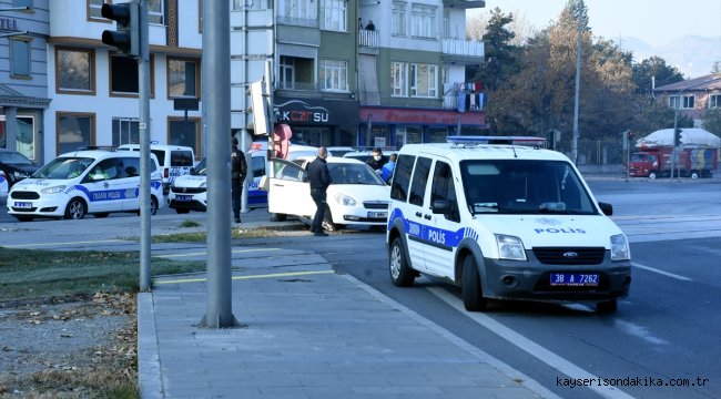 Kayseri'de sokağa çıkma kısıtlamasına uymayan sürücü kovalamaca sonucu yakalandı