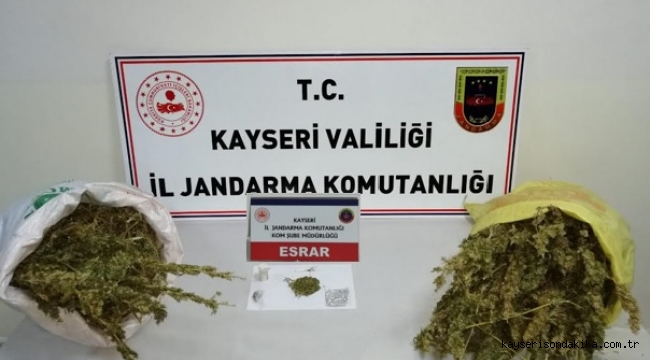 Kayseri Son Dakika: Kayseri'de jandarma tarafından düzenlenen operasyonda 20 kilogram kubar esrar ele geçirildi, bir kişi gözaltına alındı.