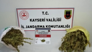 Kayseri Son Dakika: Kayseri'de jandarma tarafından düzenlenen operasyonda 20 kilogram kubar esrar ele geçirildi, bir kişi gözaltına alındı.