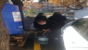 Keşan'da vatandaşlara günde 2 bin litre dezenfektan dağıtılıyor