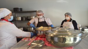 Kırklareli'nde "Sevgi Mutfağı"nda hazırlanan yemekler ihtiyaç sahiplerine ulaştırılıyor
