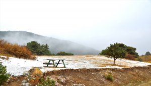 Konya'da kar yağışı ve sis sonbahar renkleriyle güzel görüntüler oluşturdu