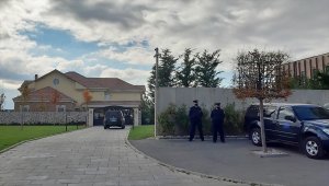 Kosova'da istifa eden Cumhurbaşkanı Thaçi'nin evine polis baskını