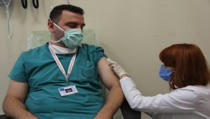 Kovid-19'a karşı geliştirilen aşı adayının ikinci dozu Kayseri'de gönüllülere uygulandı
