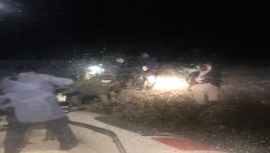 Kuşadası'nda, Türk karasularına geri itilen 27 sığınmacı kurtarıldı