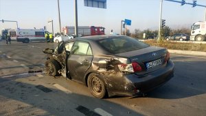 Manisa'da iki otomobil çarpıştı: 7 yaralı