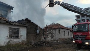 Manisa'da yaşlı kadın yanan evinde ölü bulundu