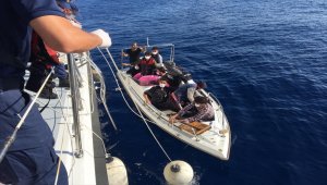Mersin açıklarında 13 düzensiz göçmen yakalandı 
