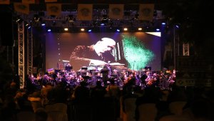 Mersin Devlet Opera ve Balesi verdiği konserle Atatürk'ü andı