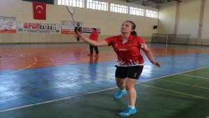 Milli badmintoncu Bengisu, olimpiyat kotası için sıkı çalışıyor