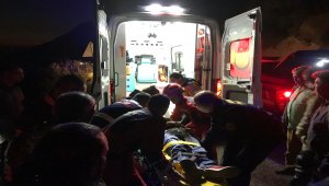 Muğla'da şarampole devrilen otomobilin sürücü yaralandı