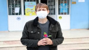 Nuray öğretmen motosikletini "EBA Mobil Destek Aracı"na dönüştürdü