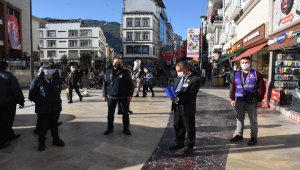 Ordu'da Kovid-19 önlemleri kapsamında uygulanan sigara içme yasağı denetimleri sürüyor