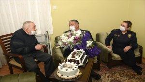 Ordu'da polisler, emekli başkomiserin 100. yaşını kutladı