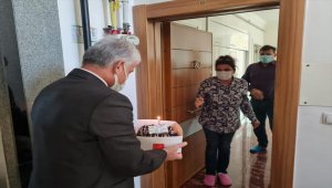 Ordu Valisi Sonel'den öğretmenlere doğum günü sürprizi