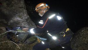Osmaniye'de balık tutarken kayalıklardan Sabun Çayı'na düşen kişi kurtarıldı