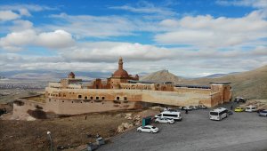 Osmanlı mirası İshak Paşa Sarayı 105 bin turist ağırladı