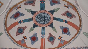 Restore edilen 600 yıllık caminin nakkaş işleri bitti