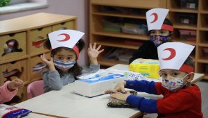 Rize'de minik öğrenciler kumbaralarındaki paraları depremzedelere gönderdi