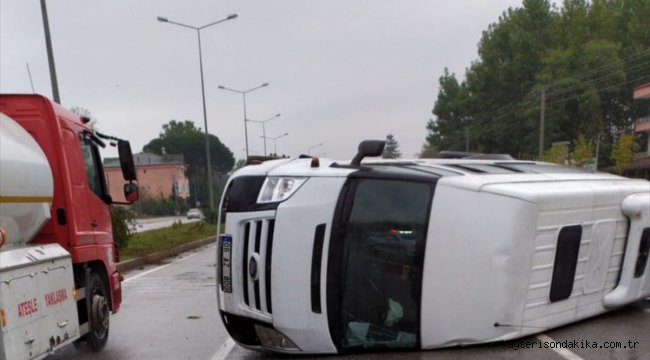 Samsun'da minibüsün devrilmesi sonucu 2 özel harekat polisi yaralandı