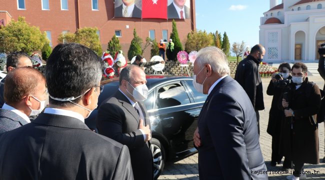 Sanayi ve Teknoloji Bakanı Varank, Kocaeli'nde temel atma ve açılış törenine katıldı: