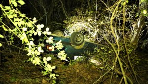 Şarampole devrilen otomobildeki 1 kişi öldü, 4 kişi yaralandı 