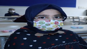 Savaş mağduru 11 yaşındaki Suriyeli Remin'in okuma azmi göz dolduruyor